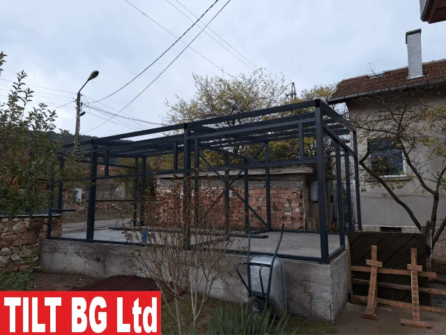 Метален гараж термопанели — етап на монтажа. Изграждане на конструкции.